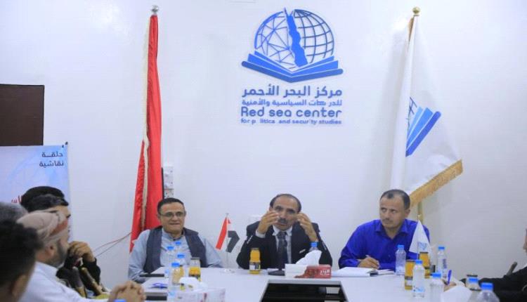 ندوة سياسية بمأرب تحذر من تفاهمات دولية تمنح الحوثيين الاعتراف  
