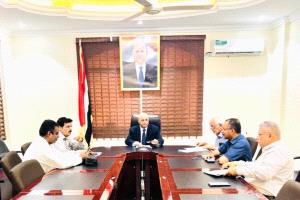وزير المياه والبيئة يناقش احتياجات محافظة حضرموت من مشاريع المياه والصرف الصحي
