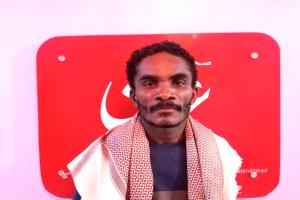 موظف في بلدية الشيخ عثمان بعدن يشكو حرمانه من مرتباته وتعرضه لمضايقات 
