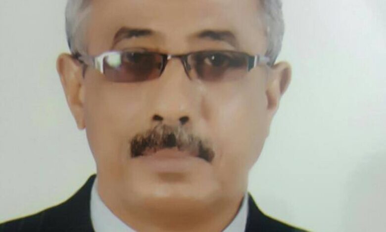 مدير عام مكتب الصحة العامة والسكان بأبين يعزي في وفاة عبدالله حسين النخعي