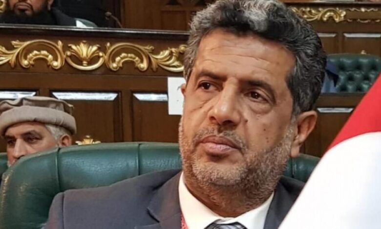 عضو بارز في البرلمان اليمني يقدم اعتذاره للشعب ويكشف عن تطورات جديدة