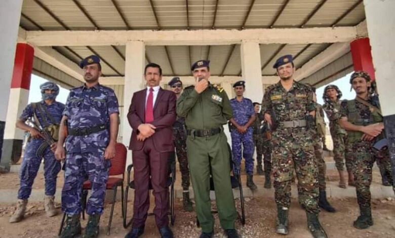 محافظ شبوة يقوم بزيارات معايدة للمعسكرات والنقاط الأمنية بمدينة عتق.