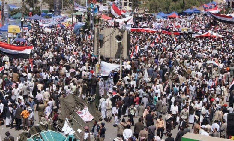 تعز.. اليمنييون يحتجون على "إساءة" ماكرون للإسلام