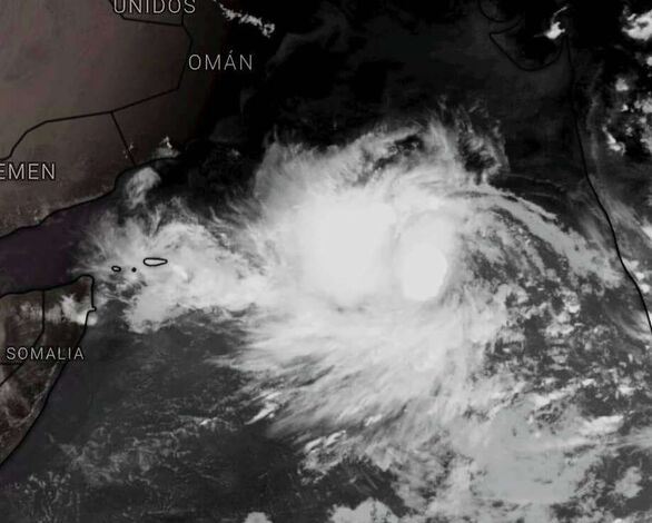 مركز الإنذار المبكر بحضرموت يصدر تقرير رقم ((3)) حول العاصفة المدارية (بيبارجوي)