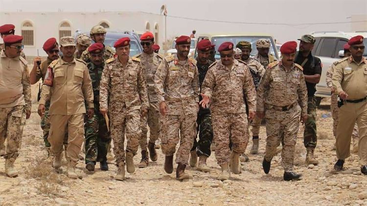 قائد المنطقة العسكرية الثانية في زيارة تفقدية لعدد من الوحدات العسكرية في محافظة المهرة