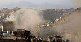 الحوثيون يستهدفون تجمعات سكانية في مديرية مقبنة بتعز