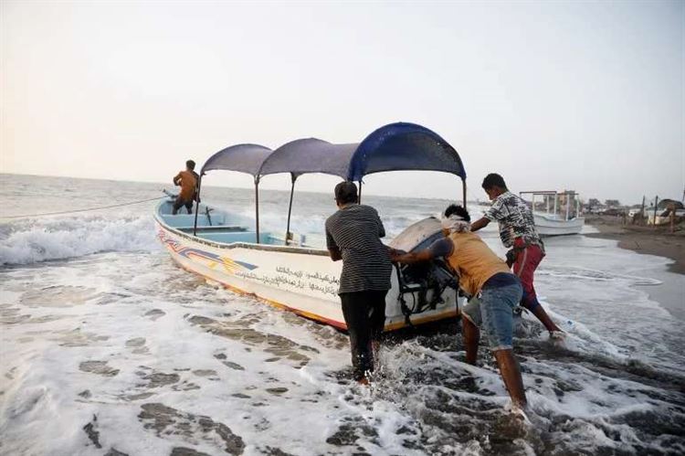عقب الإفراج عنهم من قبل السلطات الإريترية.. الحوثيون يحققون مع 7 صيادين بالحديدة
