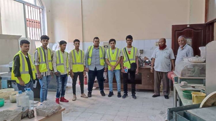 لليوم الثالث على التوالي طلاب هندسة التعدين بجامعة العرب يواصلون تدربيهم بهيئة المساحة الجيولوجية والثروات المعدنية بعدن