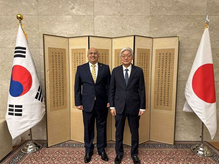 السفير السنيني يشارك مع سفير كوريا الجنوبية الاحتفال باليوم الوطني الكوري
