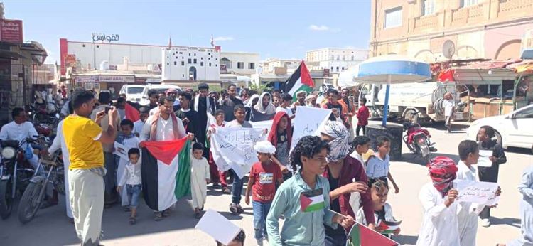 تظاهرة بمدينة غيل باوزير نصرة للقضية الفلسطينية وتنديدا بجرائم الإحتلال.
