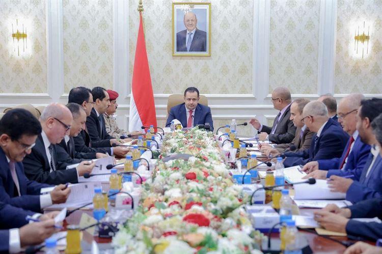 مجلس الوزراء يعقد اجتماع في عدن لمناقشة مستجدات الأوضاع العامة وتداعيات إعصار تيج وتوفير وقود الكهرباء