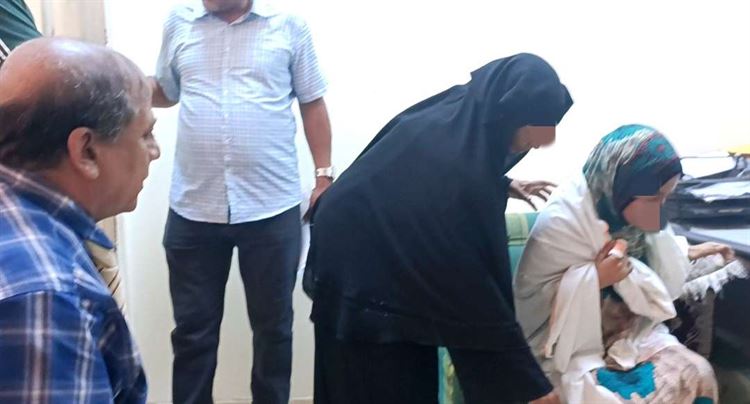 رئيس منسقية الانتقالي في جامعة عدن يزور الطالبة سجى التي تعرضت للطعن في خور مكسر