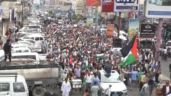 مسيرة حاشدة في تعز تطالب الدول العربية والإسلامية باتخاذ موقف مسؤول تجاه غ-زة