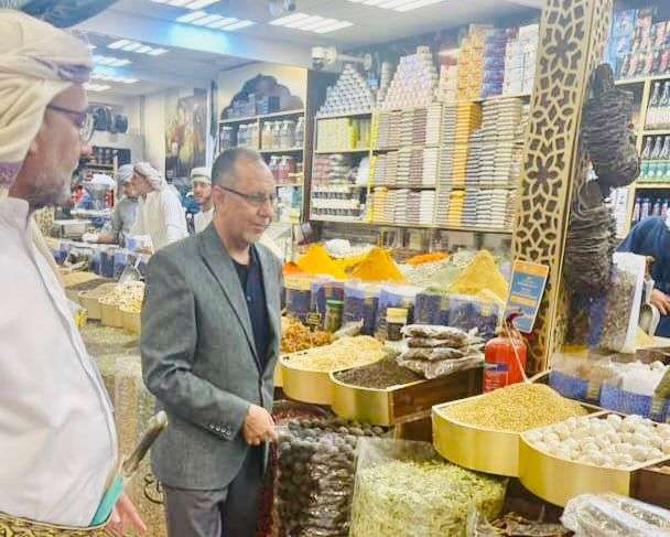 وزير الصناعة والتجارة محمد الاشول يطلع على الجناح اليمني في القرية العالمية في دبي