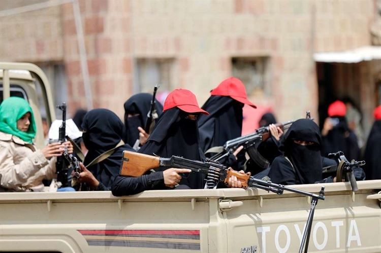 «زينبيات» الحوثي يرغمن النساء في محافظة إب على حضور فعاليات تعبوية ودفع إتاوات مالية