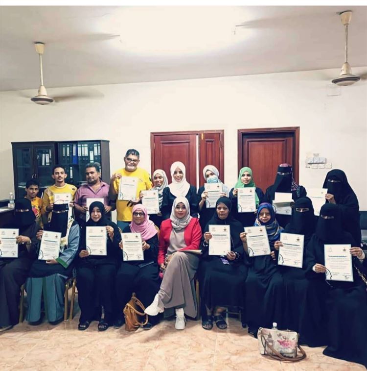 21 إمرأة يختتمن دورة الأمن والسلامة الرقمية في عدن