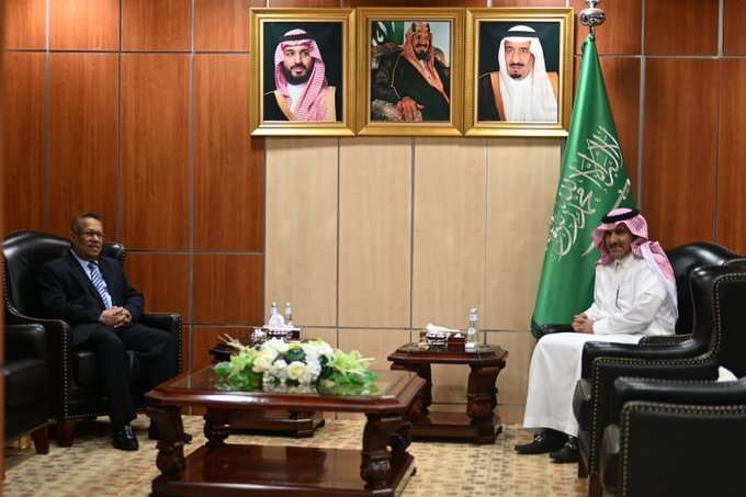 بن دغر يلتقي السفير السعودي
