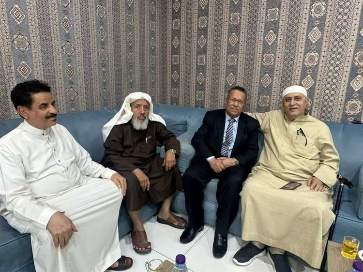 رئيس مجلس الشورى اليمني يقدم واجب العزاء لاسرة ال مقرم بمدينة الرياض