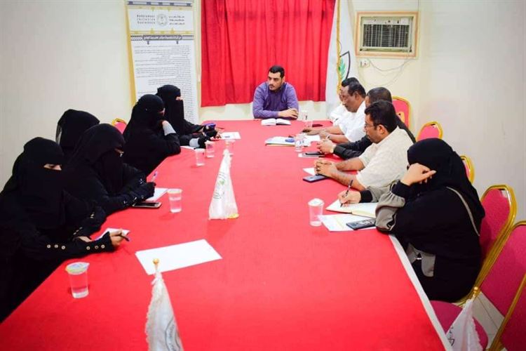 القاضي العامري يلتقي أعضاء دائرتي الشباب والمرأة بمكتب مؤتمر حضرموت الجامع