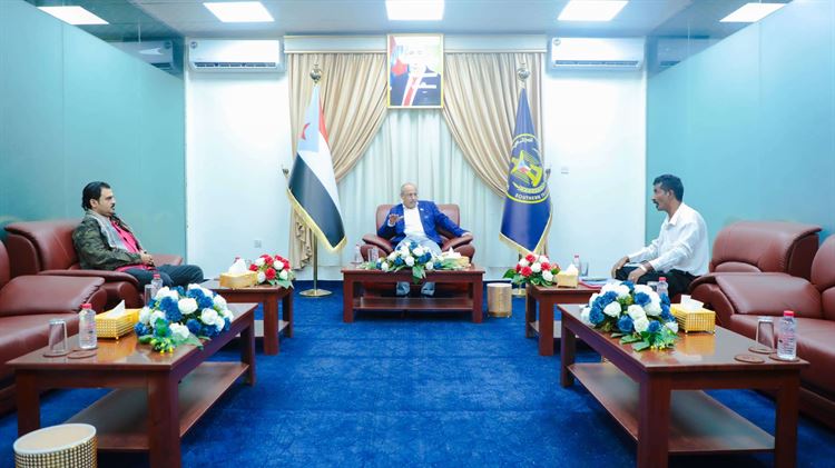 رئيس الجمعية الوطنية يؤكد حرص المجلس على تحرير مكيراس من الاحتلال الحوثي
