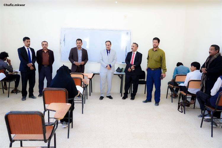 هشلة والخليفي يدشنان امتحانات الفصل الأول في كلية المجتمع بشبوة