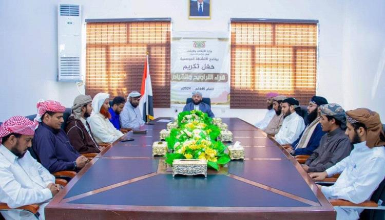 وزير الأوقاف يكرّم أئمة المساجد في صلاة التراويح والقيام