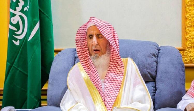 مفتي عام السعودية يحسم الجدل بشأن حكم إخراج زكاة الفطر وموعد إخراجها
