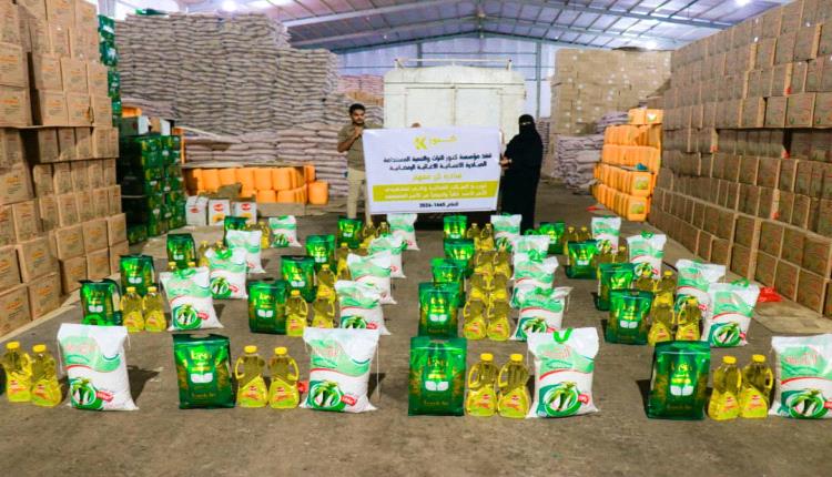 مؤسسة كنوز توزع مساعدات إنسانية على الأسر الأشد فقرًا في عدن 
