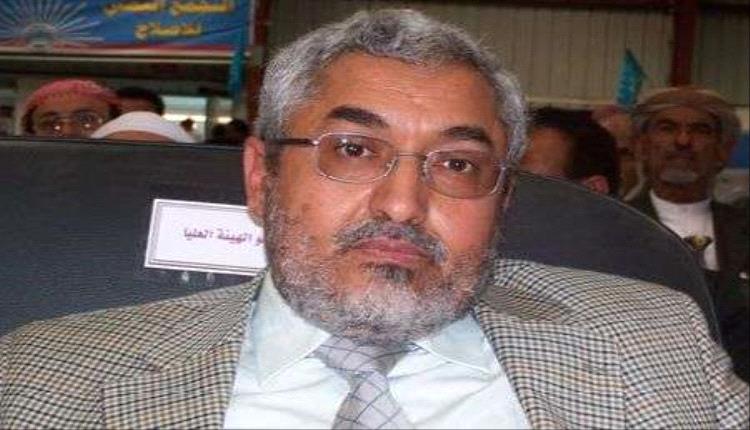 عاجل: الرئيس العليمي يمنح المناضل محمد قحطان وسام (26)سبتمبر 