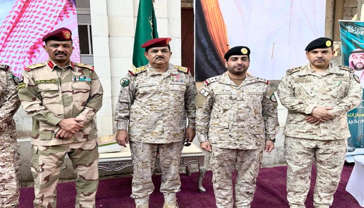 وزير الدفاع يزور قوات التحالف في العاصمة المؤقتة عدن