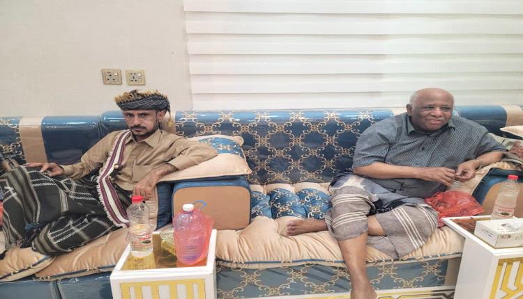 العميد أحمد منصور المرقشي والشيخ لحمان يزوران الفريق فيصل رجب بمناسبة عيد الفطر المبارك