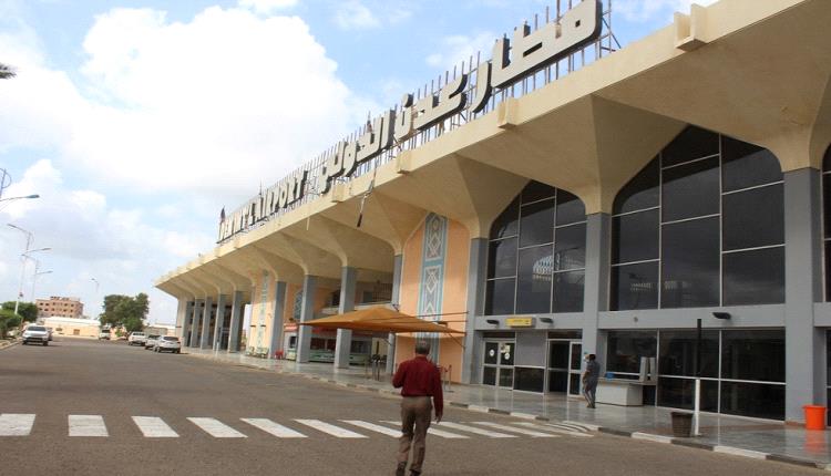 الجوازات توجه بسرعة إنجاز إجراءات المسافرين عبر مطار عدن الدولي

