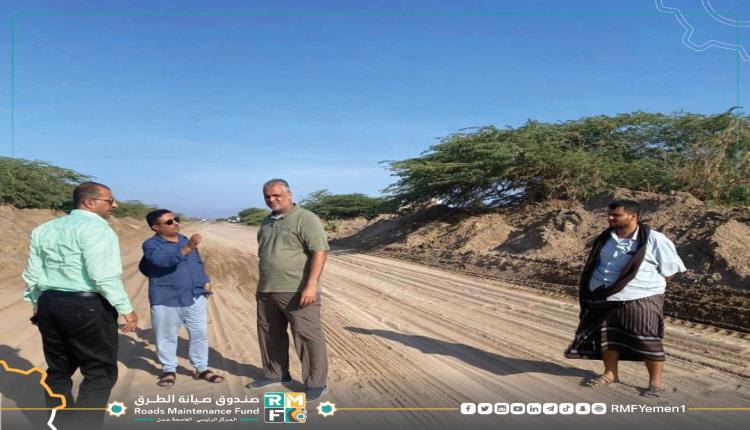 الماس يطلع على أعمال إزالة مخلفات السيول من الخط الساحلي الدولي عدن حضرموت
