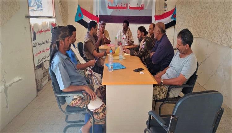 تنفيذية انتقالي مكيراس تعقد اجتماعها الدوري لشهر أبريل وتجدد الدعوة لتحرير المديرية من مليشيات الحوثي 