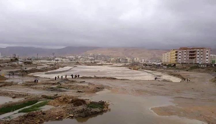 لجنة طوارئ حضرموت: الامطار التي شهدتها المحافظة تسببت بأضرار لعدد من المنازل في قرية المعملة