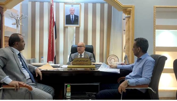 وزير الإدارة المحلية يناقش مع محافظ محافظة البيضاء أوضاع واحتياجات المحافظة