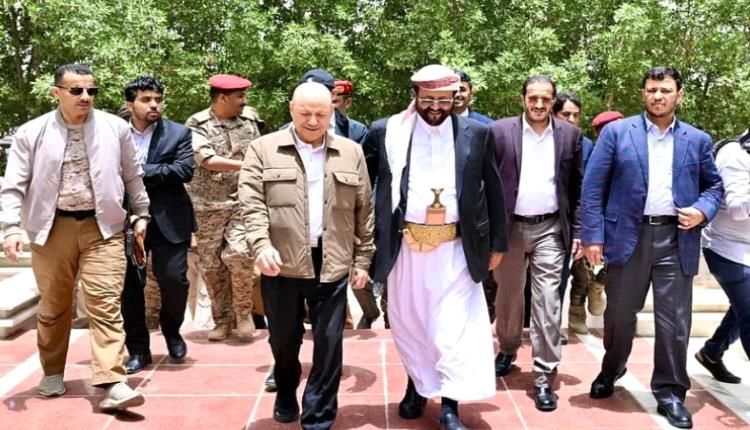 الرئيس العليمي يتوعد من مأرب بتحرير المحافظات الخاضعة للحوثيين
