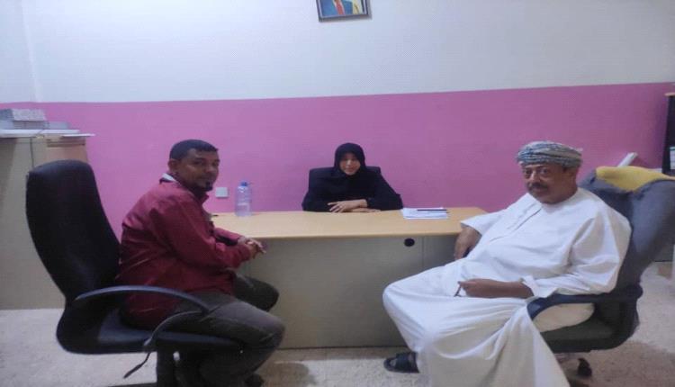 الكاتب العماني خالد الشنفري يزور دار الأيتام والأحداث في "عدن"