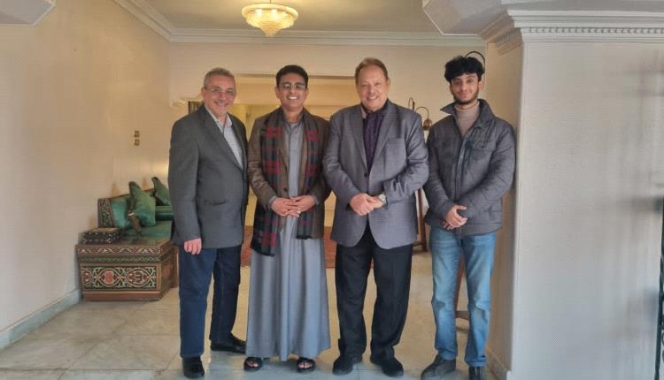 الرئيس الأسبق علي ناصر يستقبل سفير اليمن السابق لدى مصر في مقر اقامته بالقاهرة