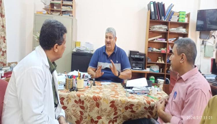 مدير مكتب الصحة والسكان بالتواهي يلتقي بمدير مستشفى باصهيب العسكري