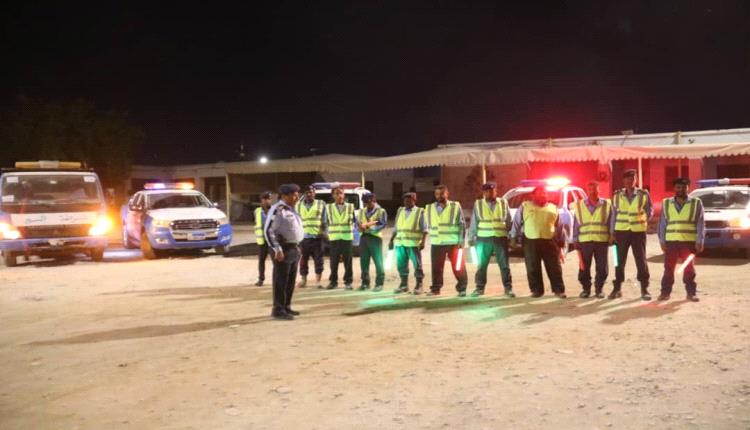شرطة السير بالمهرة تطلق حملة توعوية لإصلاح أضواء المركبات بمديرية الغيضة 