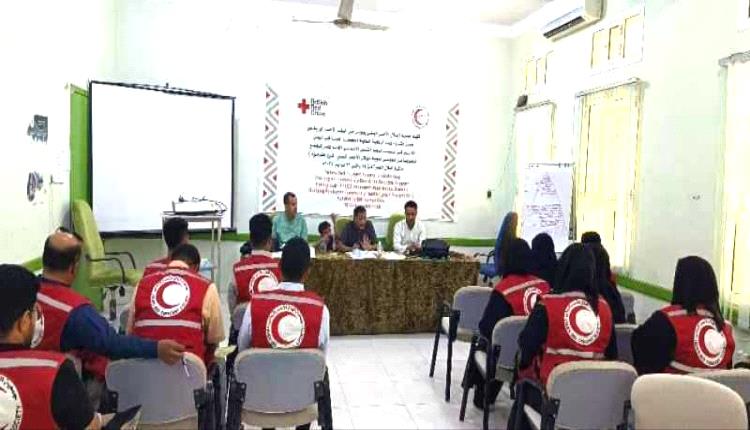 بدء الدورة التدريبية لمتطوعي الهلال الاحمر اليمني فرع حضرموت حول اساسيات الدعم النفسي
