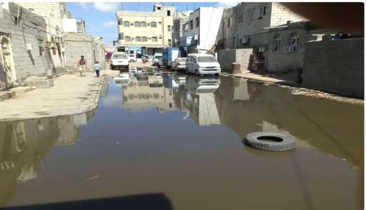 مواطنون في عبدالقوي بالشيخ عثمان يشكون اختلاط مياه الصرف الصحي بمياه الشرب 
