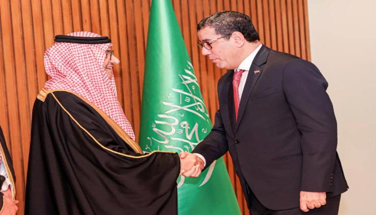 السفير اليمني بقطر يهنئ السفير السعودي بيوم التأسيس