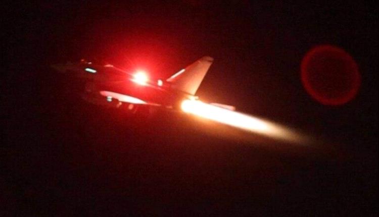 الطيران الأمريكي البريطاني يعاود استهداف مواقع حوثية في الحديدة

