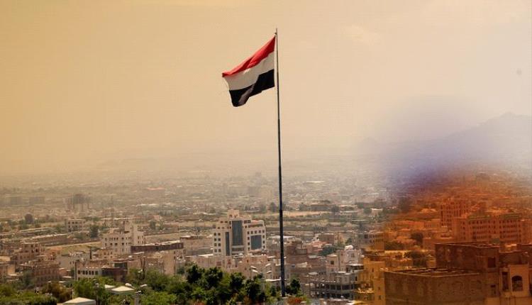 صحافي سعودي بارز يوجه رسالة في غاية الأهمية للمكونات اليمنية
