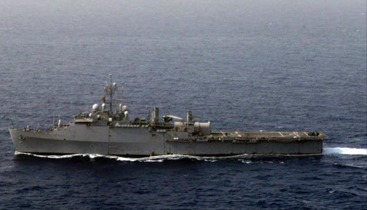 أنباء عن محاولة حوثية لمهاجمة سفينة حربية أميركية بالبحر الأحمر
