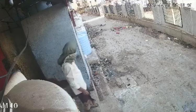 السارق الجريء جداً في عدن ..سرق مالم يُسرق قط (فيديو)
