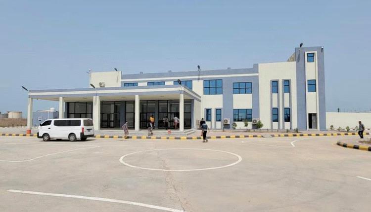 مطار المخا يستقبل أول رحلة مجانية للعالقين اليمنيين في السودان