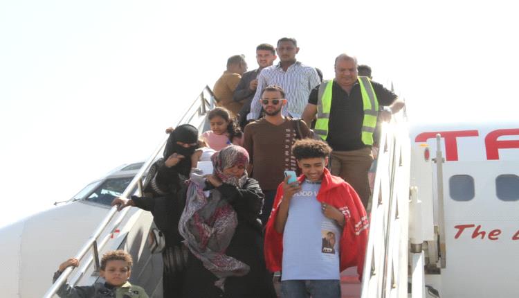 مطار المخا يستقبل أول رحلة طيران ركابها يمنيون